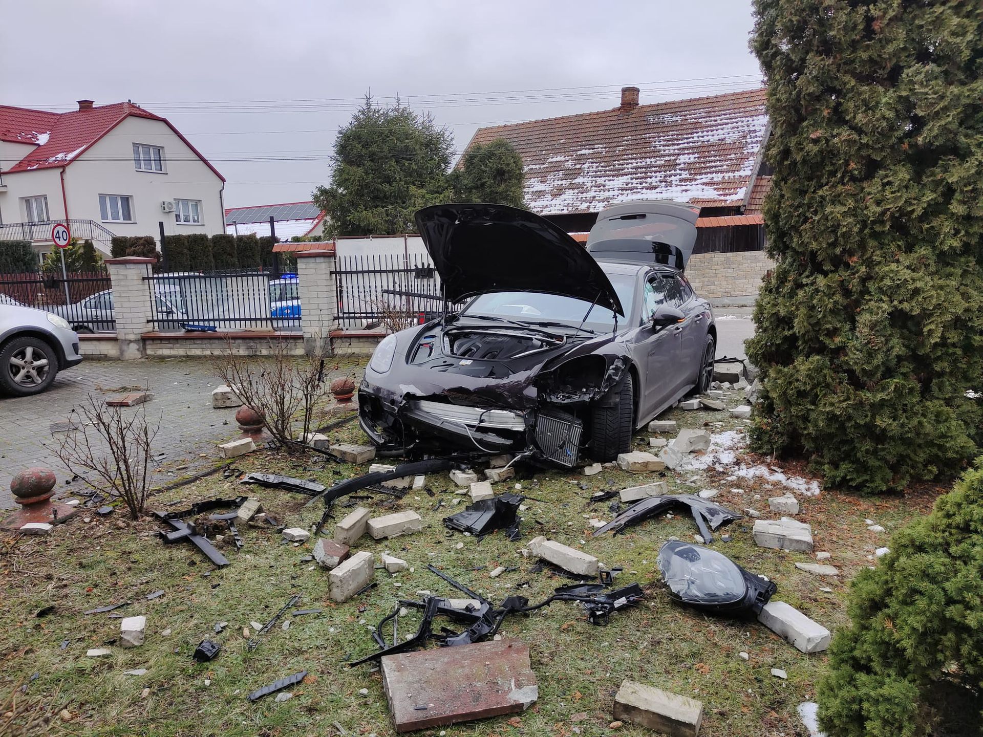 Naprawa będzie kosztowna, ale na szczęście nikt nie ucierpiał