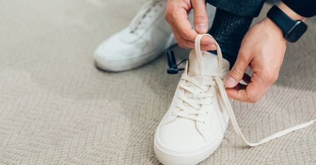 Jakie buty sportowe męskie wybrać na wiosnę? Cztery ponadczasowe pary idealne na co dzień