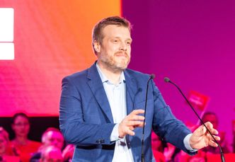 Lider partii Razem krytykuje plany ministerstwa finansów. "Miała być zmiana, jest biedowanie"