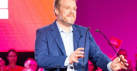 Lider partii Razem krytykuje plany ministerstwa finansów. "Miała być zmiana, jest biedowanie"