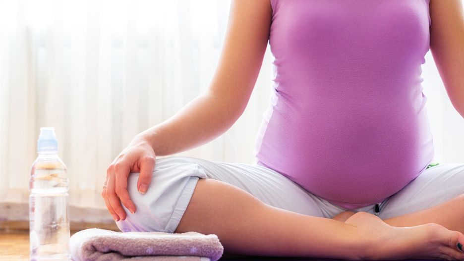 Kobiety w ciąży często korzystają z pasa ciążowego, aby sobie poradzić z bólami kręgosłupa