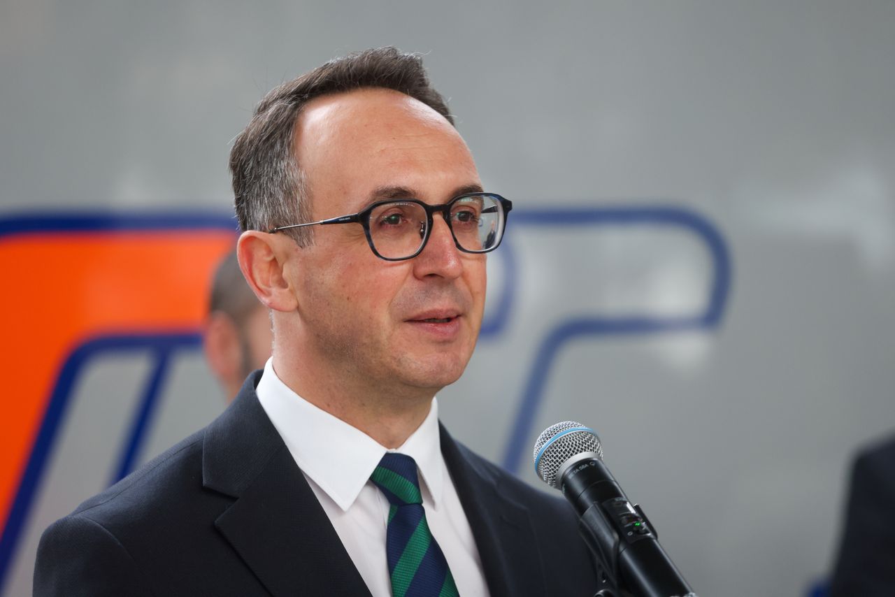 To jeden z ulubionych wakacyjnych kierunków  Polaków. Pojedziemy tam pociągiem