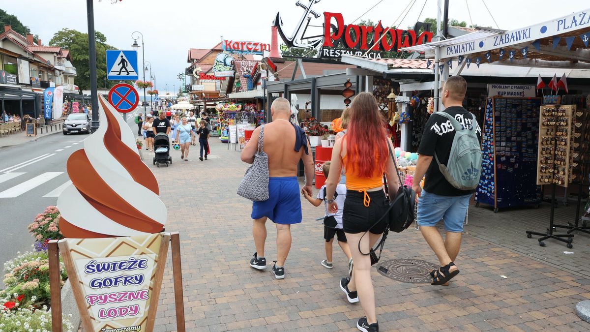 Polacy na wakacjach - niektórzy oszczędzają, inni się awanturują