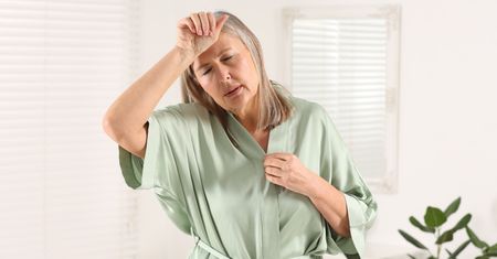 Menopauza a mózg: co dzieje się z materią szarą, pamięcią i snem