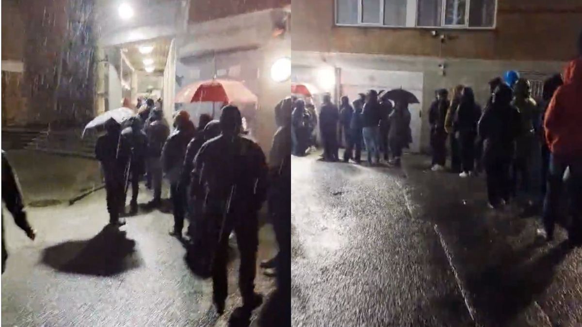 Kolejka do lokalu wyborczego w norweskim Bergen