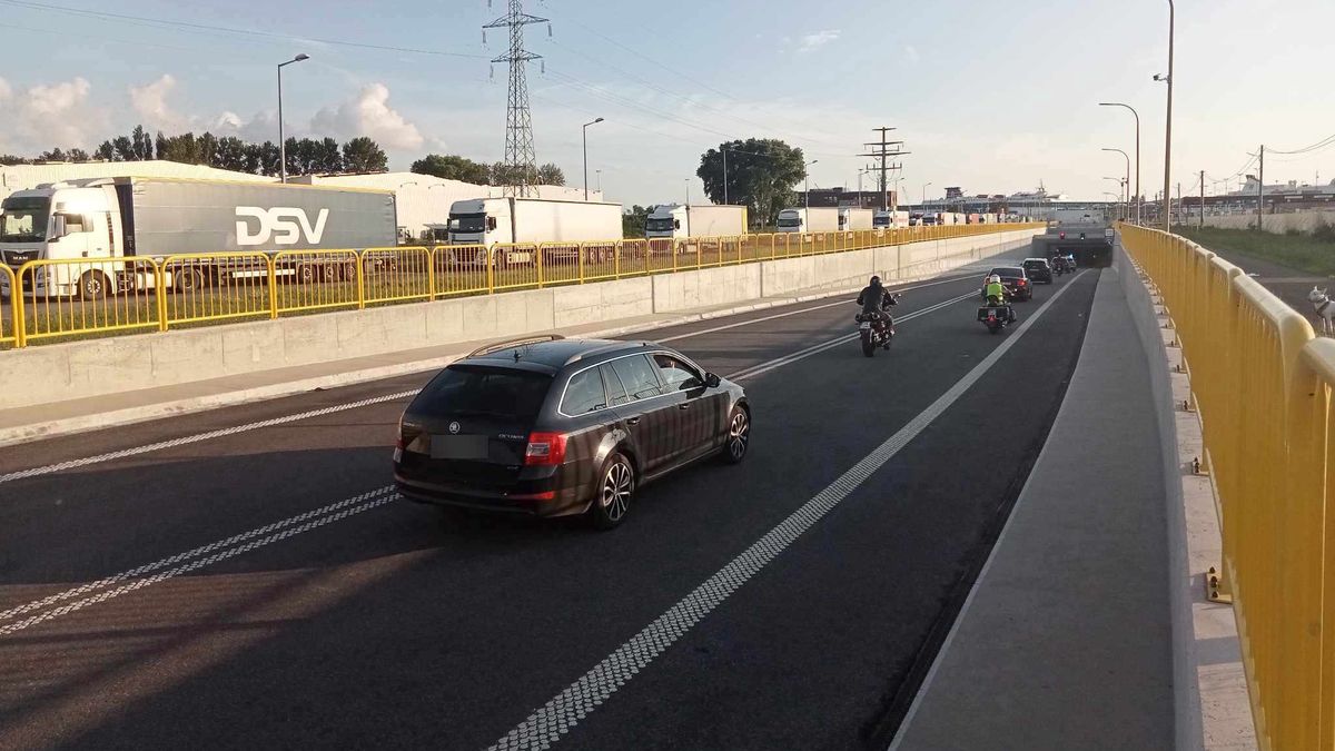 Tunel pod Świną otwarty już dla wszystkich. W piątek około godziny 20 przejechały nim pierwsze samochody