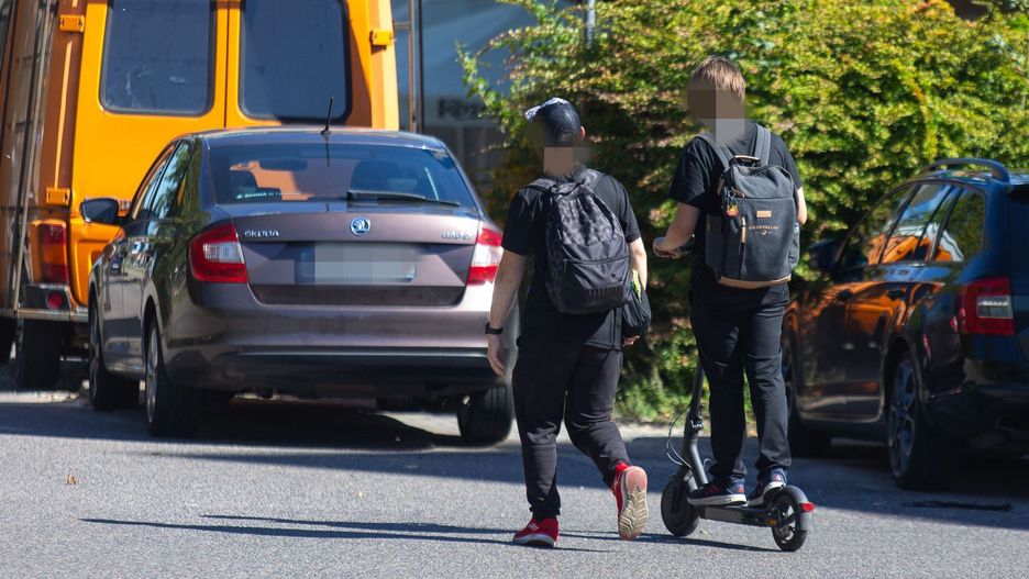 Policja podkreśla, że hulajnoga to jednoślad przeznaczony do przewozu jednej osoby.