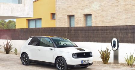 Honda e już w polskich salonach. Znamy ceny elektrycznego modelu