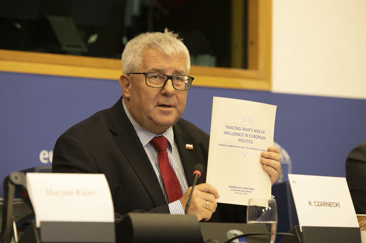 Czarnecki milionerem. Opublikowano oświadczenie majątkowe