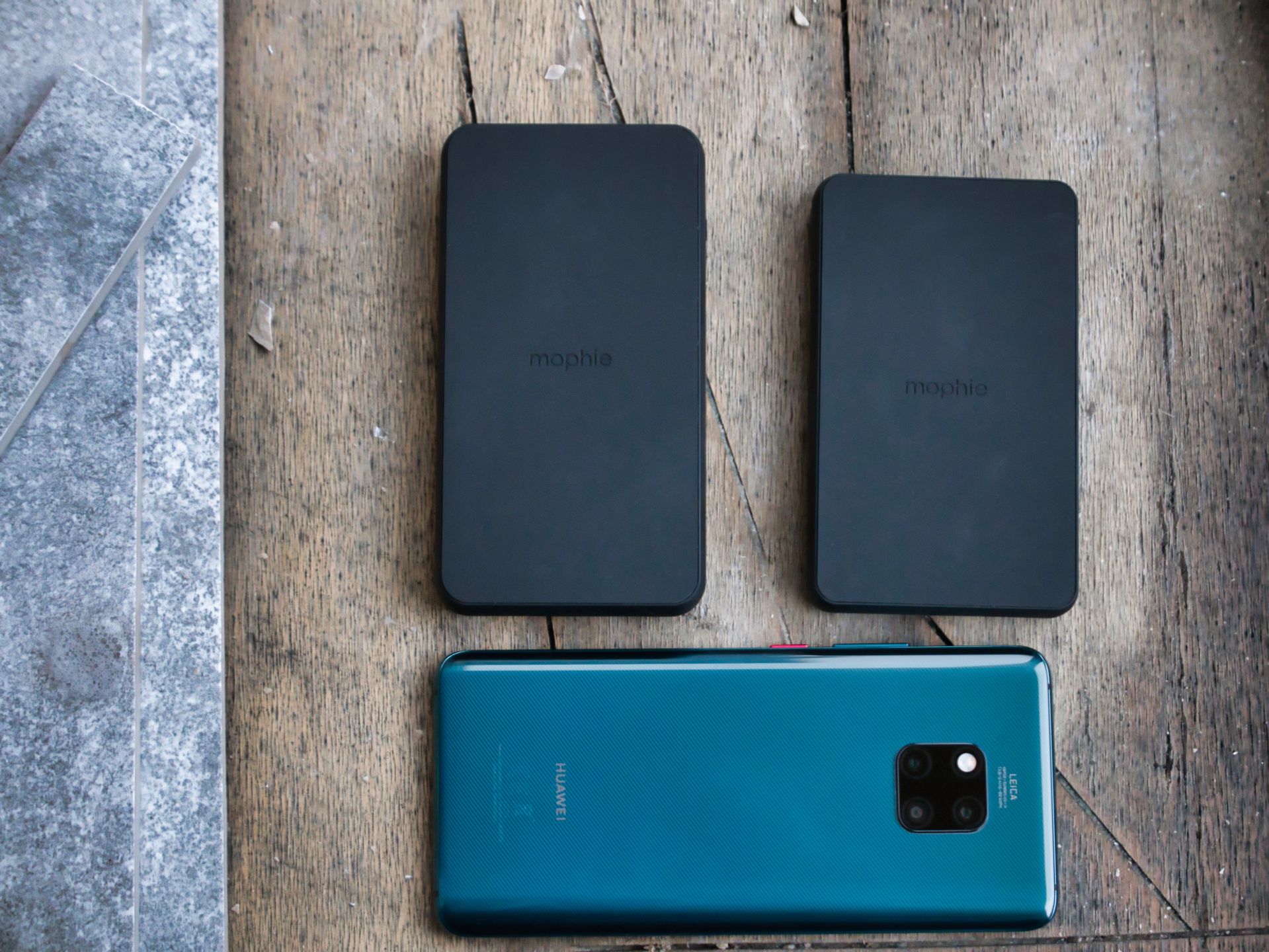 Sprawdziłem bezprzewodowe ładowarki i powerbanki mophie 3