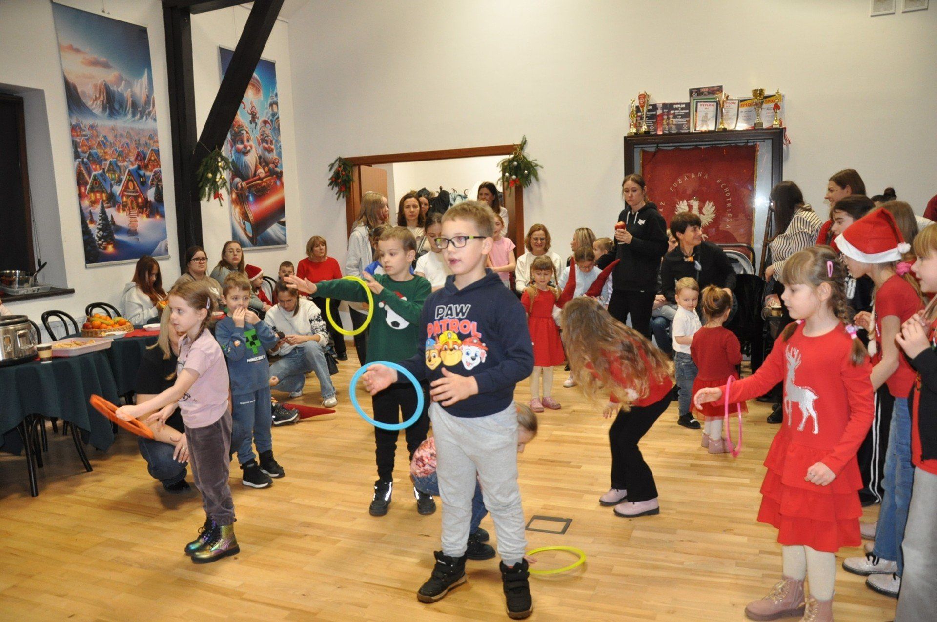 Zorganizowano wiele atrakcji i konkursów z animatorami, w których wygrać można było świątecznego skrzata.