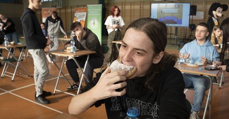 II Turniej Jedzenia Pączków na Czas w Chodzieży – Słodka Rywalizacja na Maksymalnych Obrotach!