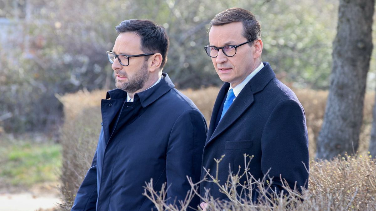 Konferencja premiera w bazie magazynowej PKN Orlen30.03.2022 Mosciska Baza magazynowa ORLEN  Konferencja premiera Mateusza Morawieckiego, Anny Moskwy i Daniela Obajtka  Fot. Jacek Dominski/REPORTERn/z: Daniel Obajtek, Mateusz MorawieckiJacek Dominski/REPORTER