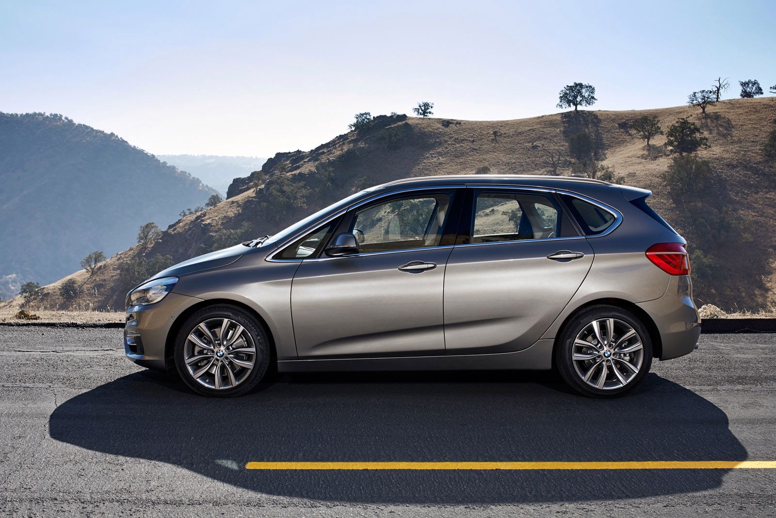 BMW przedstawiło 290 zdjęć z serią 2 Active Tourer [galeria] 30