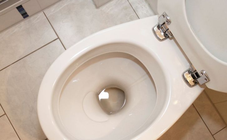 Ten kolor stolca to sygnał alarmowy. Nie zwlekaj, biegnij do lekarza