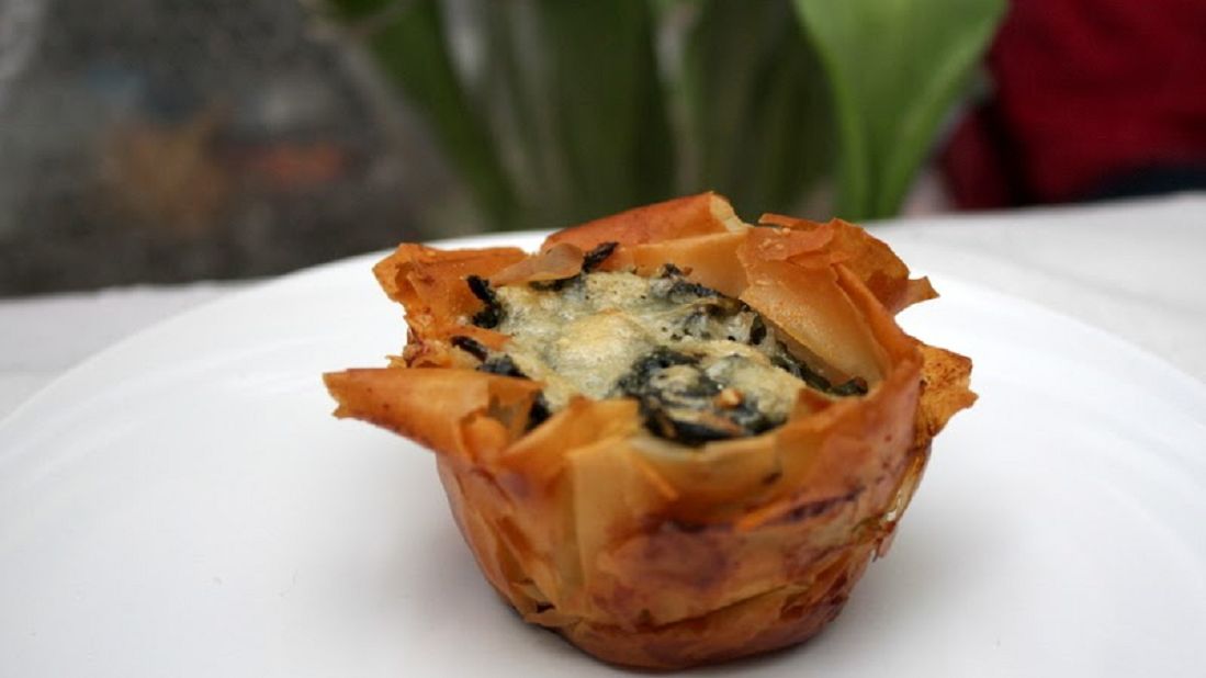 Gniazdka z ciasta filo ze szpinakiem