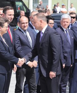 Andrzej Duda przed pomnikiem Wincentego Witosa. Obchody 100-lecia powstania Rządu Obrony Narodowej