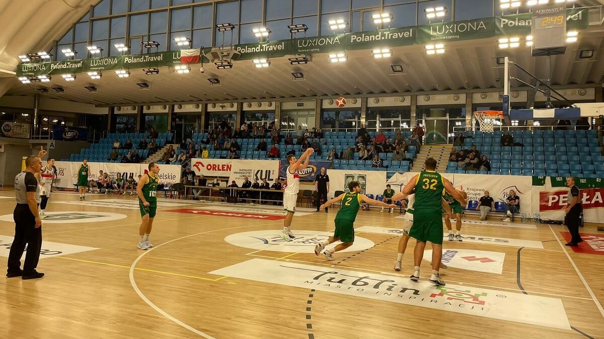 mecz koszykówki, boisko, kibice