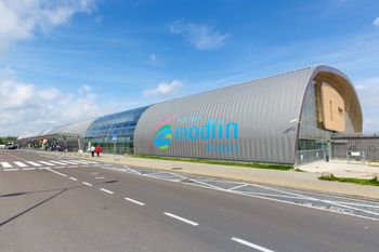 Modlin: Lotnisko z kolejną nowością. Nowy przewoźnik rusza już w sierpniu