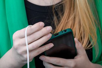 Wojska Obrony Cyberprzestrzeni ostrzegają: fałszywe SMS-y i wiadomości