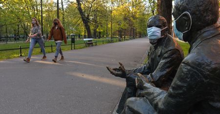 Nakaz zasłaniania ust i nosa. Kto nie musi nosić maseczki ochronnej?