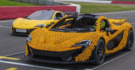 Lando Norris w aucie z Lego. Pokonał całe okrążenie