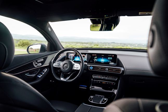 Wnętrze nie odbiega od innych modeli Mercedesa.