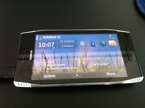Nokia X7-00: nowe zdjęcia i porównanie z E7!