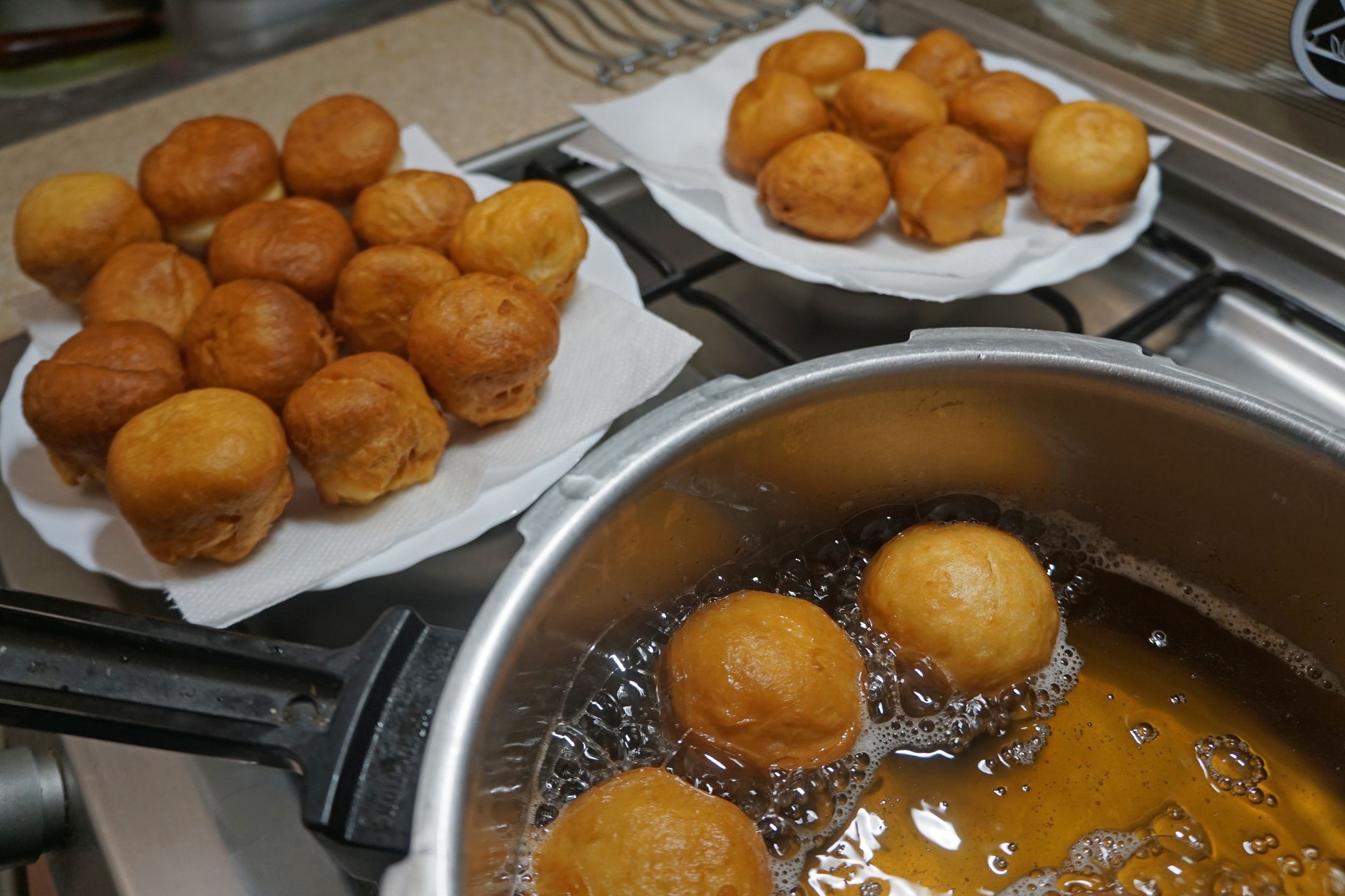 Nie tylko na słodko. Wytrawne pączki to hit sezonu