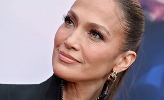 54-letnia Jennifer Lopez pokazała twarz "bez makijażu". Internauci węszą kłamstwo: "Dziewczyno, PRZESTAŃ" (ZDJĘCIA)