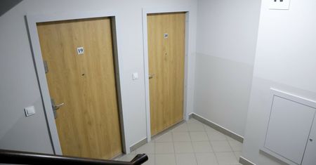 Policjanci zapukali do drzwi. Otworzył mężczyzna z maczetą w rękach
