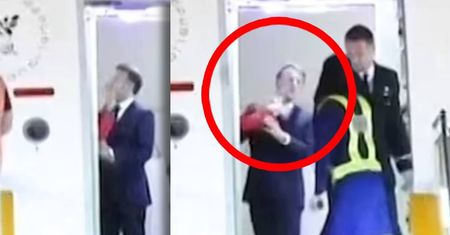 Macron spoliczkowany przez żonę? Dziwne nagranie z samolotu