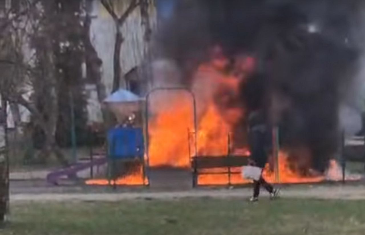Spłonął plac zabaw w Toruniu. Sprawcą okazał się 8-latek