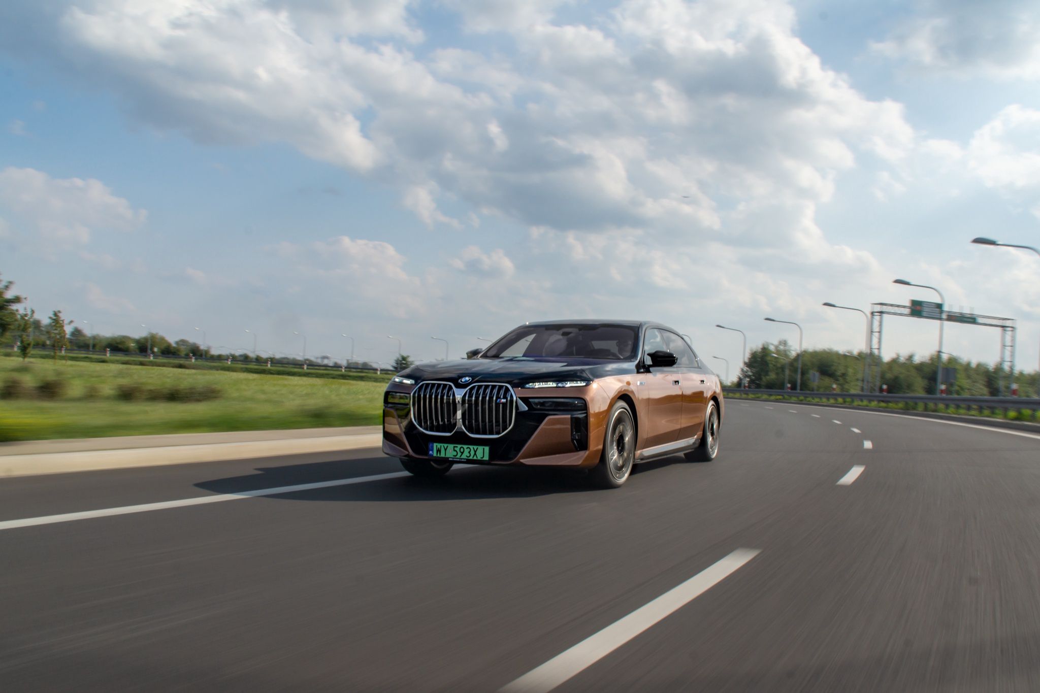 BMW i7 M70