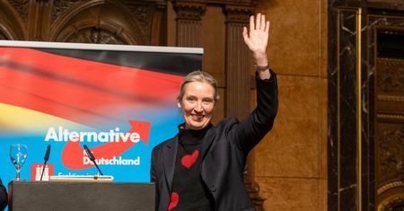 Rekordowe wsparcie dla AfD. Od twórcy szczepionki