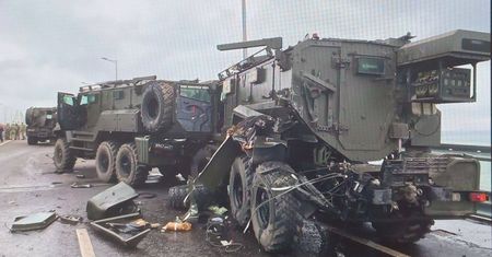 Kraksa na moście Krymskim. Tyle zostało z Achmatów