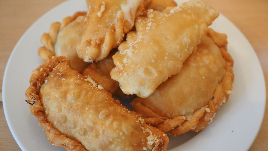 Pierożki kebabowe to nic innego, jak ciasto drożdżowe z warzywno-mięsnym farszem
