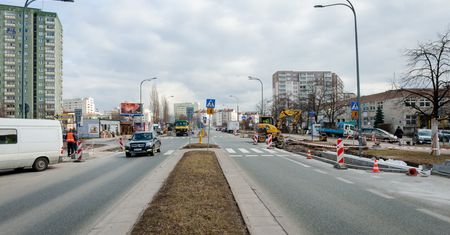 Warszawa. Wiosna na ulicach. Drogowcy wrócili na "obwodnicę" Gocławia [ZDJĘCIA]
