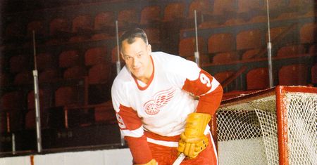 Gordon „Gordie” Howe. Bramki, asysyty i… bójki