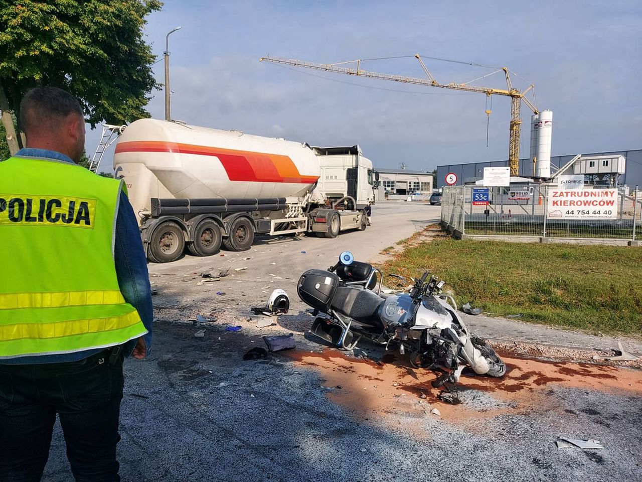 Łódzkie. Policjant na służbie poważnie ranny w wypadku. Pilnie potrzebuje krwi 