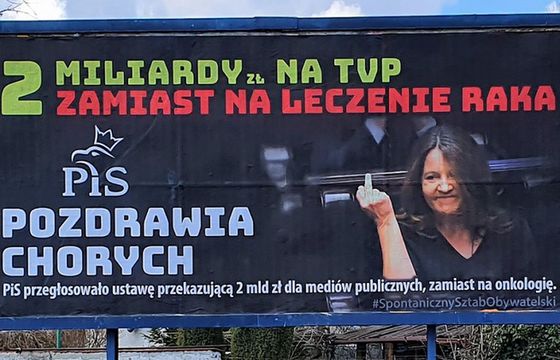 Środkowy palec Joanny Lichockiej na billboardach. Umorzono proces karny