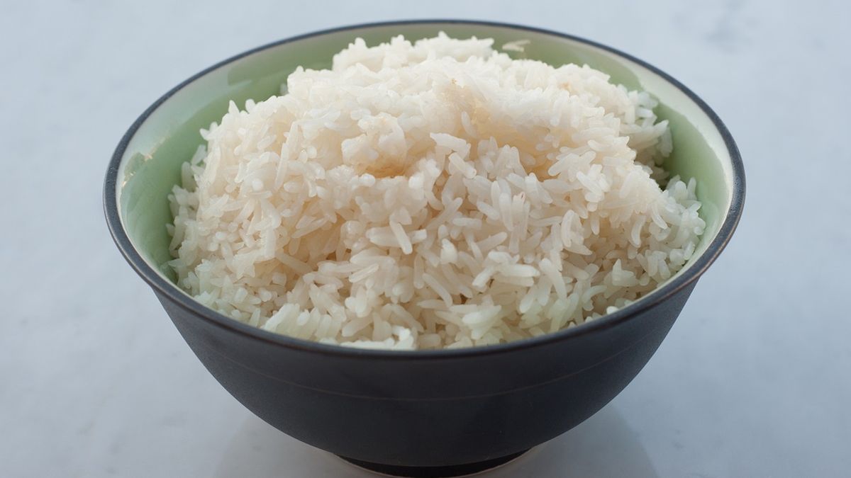 Gotując ryż w ten sposób podtruwasz rodzinę. Wyniki badań są zatrważające