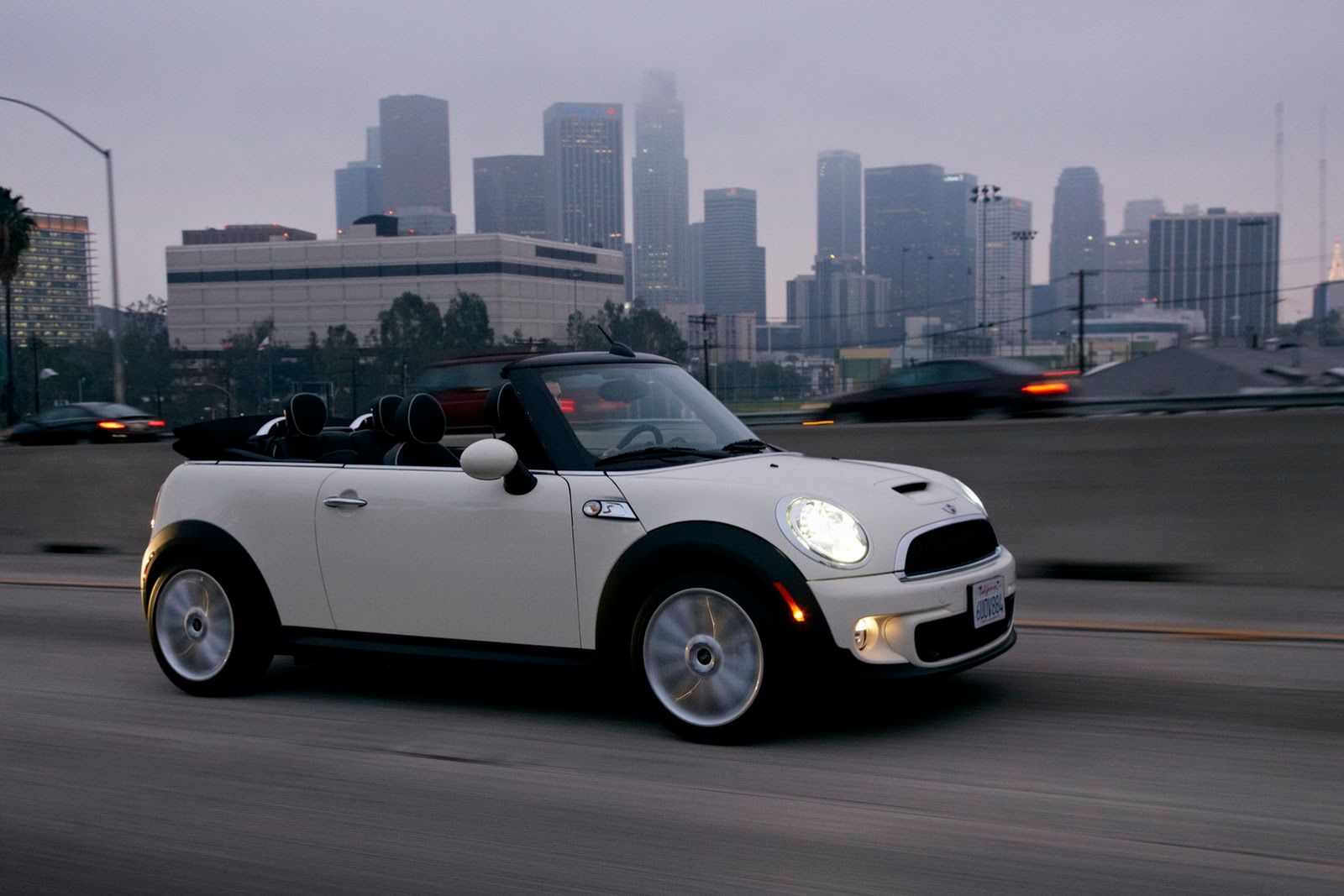 Galeria Mini jako celebracja sprzedaży półmilionowego egzemplarza w USA 158