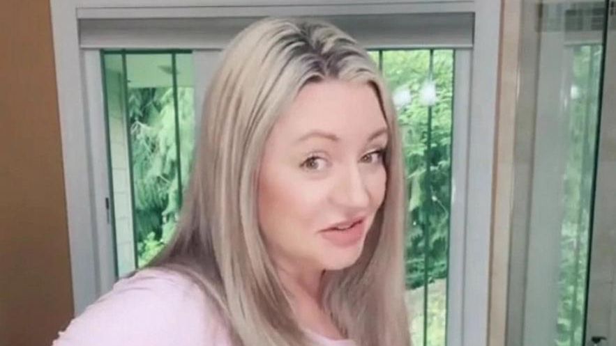 62-latka po menopauzie urodziła. Swoim życiem dzieli się na Instagramie