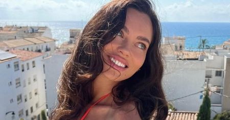 Tak paraduje po plaży na Filipinach. Niby bikini, ale nie do końca