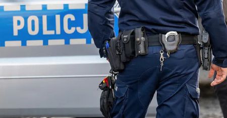 Zamiast parkować, uderzyła w auto. Miała blisko 4 promile