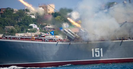 Rosjanie przywrócą do życia "Mińsk"? Okręt poważnie ucierpiał po ukraińskim ataku