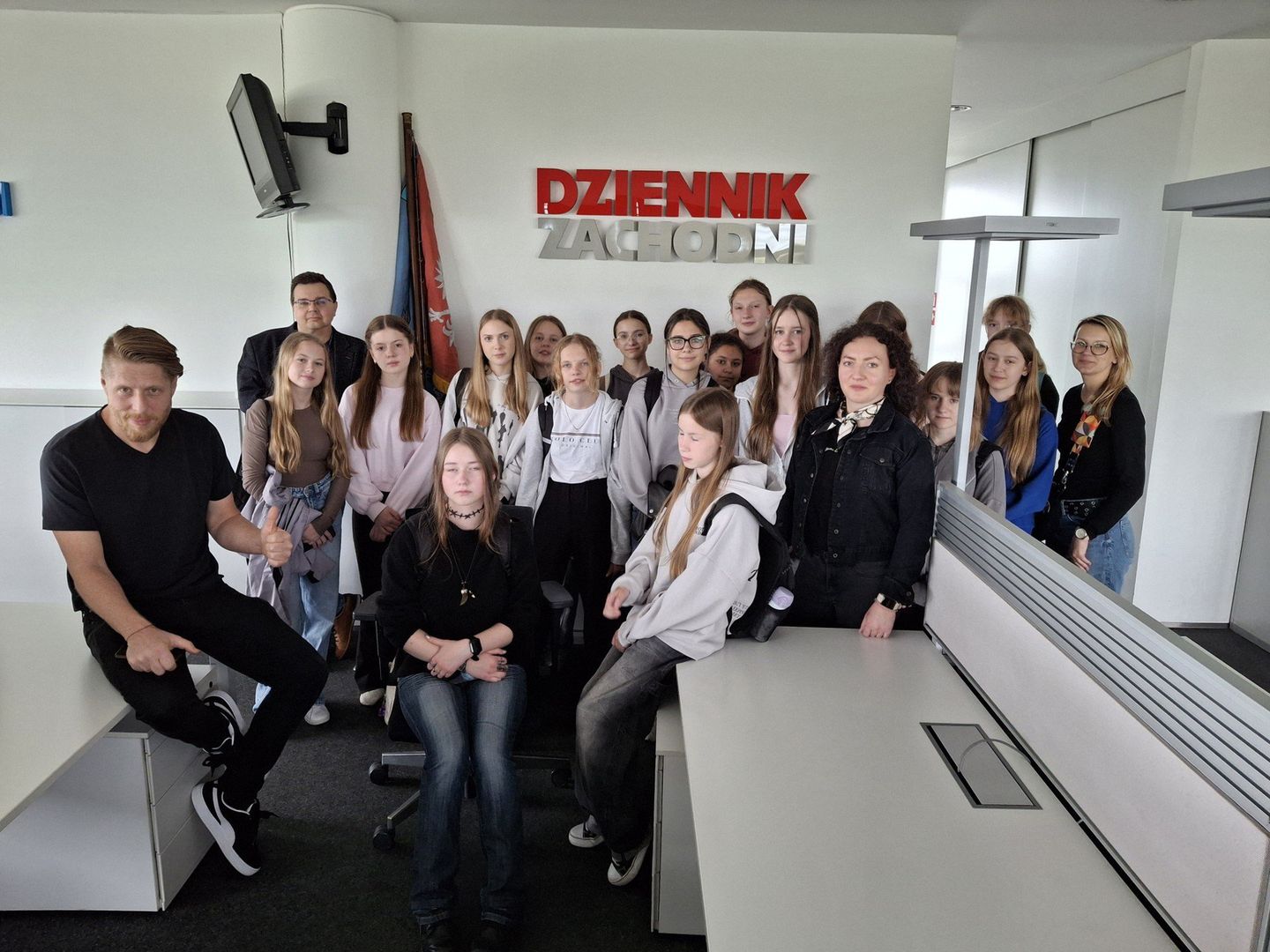 W szkole wydają swoją własną gazetę. Uczniowie ze szkoły podstawowej w Woźnikach odwiedzili redakcję Dziennika Zachodniego.
