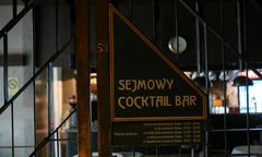 Tanie picie w Sejmie. Ujawniamy ceny w "barze za kratą"