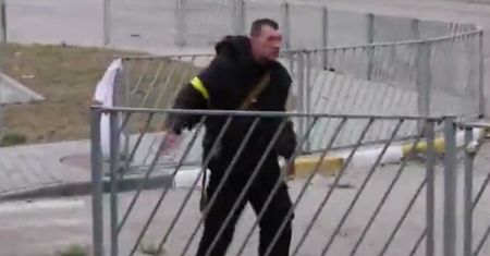 Przerażające wideo z Irpienia. Tak Rosjanie strzelają do cywili